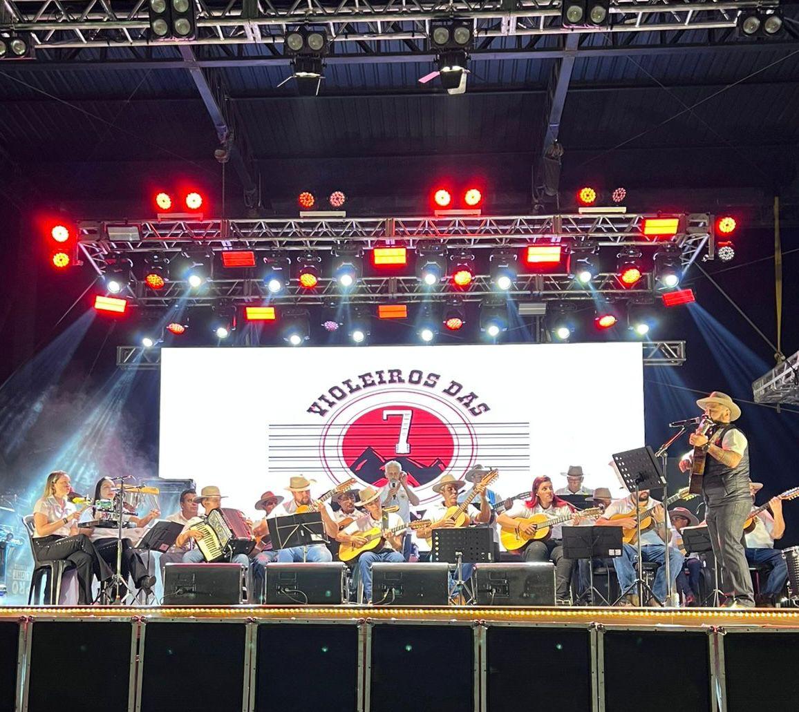 Violeiros das 7 Colinas fazem show na Festa do Peão de Barretos