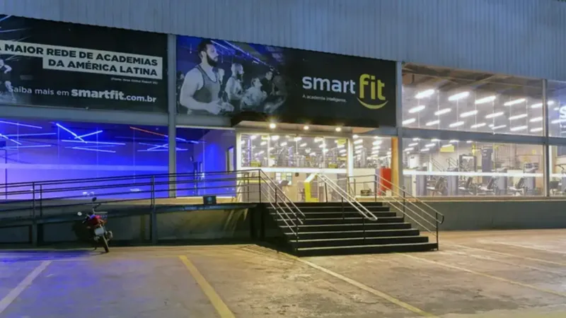Smart Fit contrata professor e estagiário de musculação