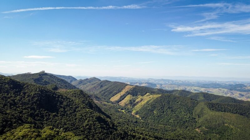 Piracaia promove trilha na Pedra do Carmo na véspera de feriado