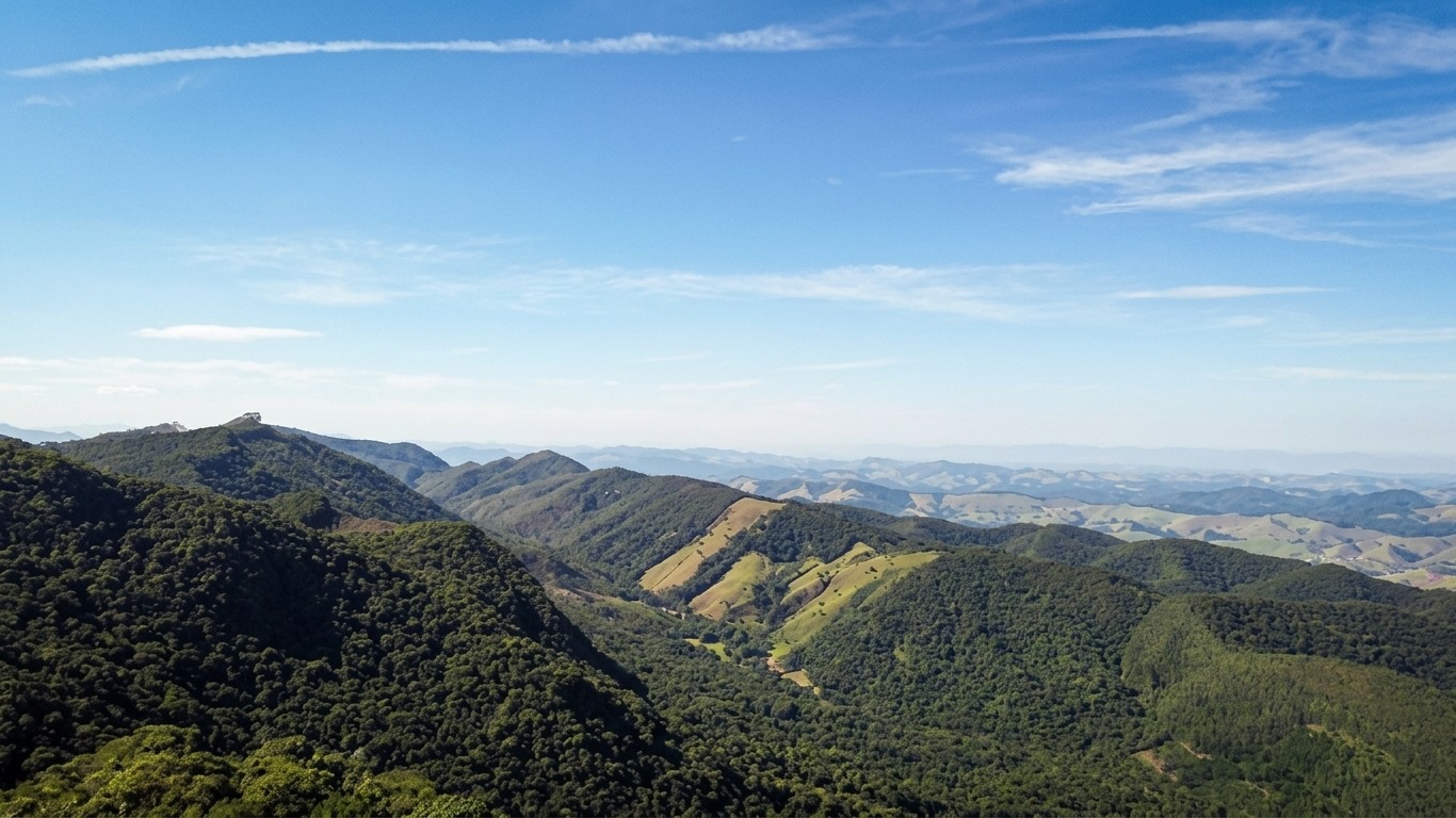 Piracaia promove trilha na Pedra do Carmo na véspera de feriado