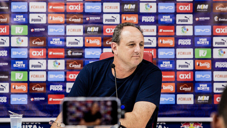 Rogério Ceni elogia goleiro do Bragantino Tiago Volpi