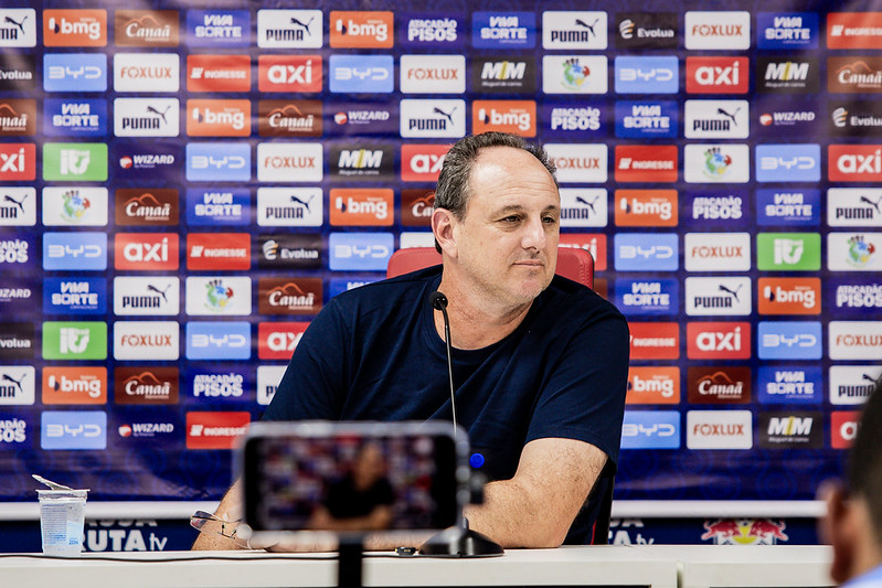 Rogério Ceni elogia goleiro do Bragantino Tiago Volpi