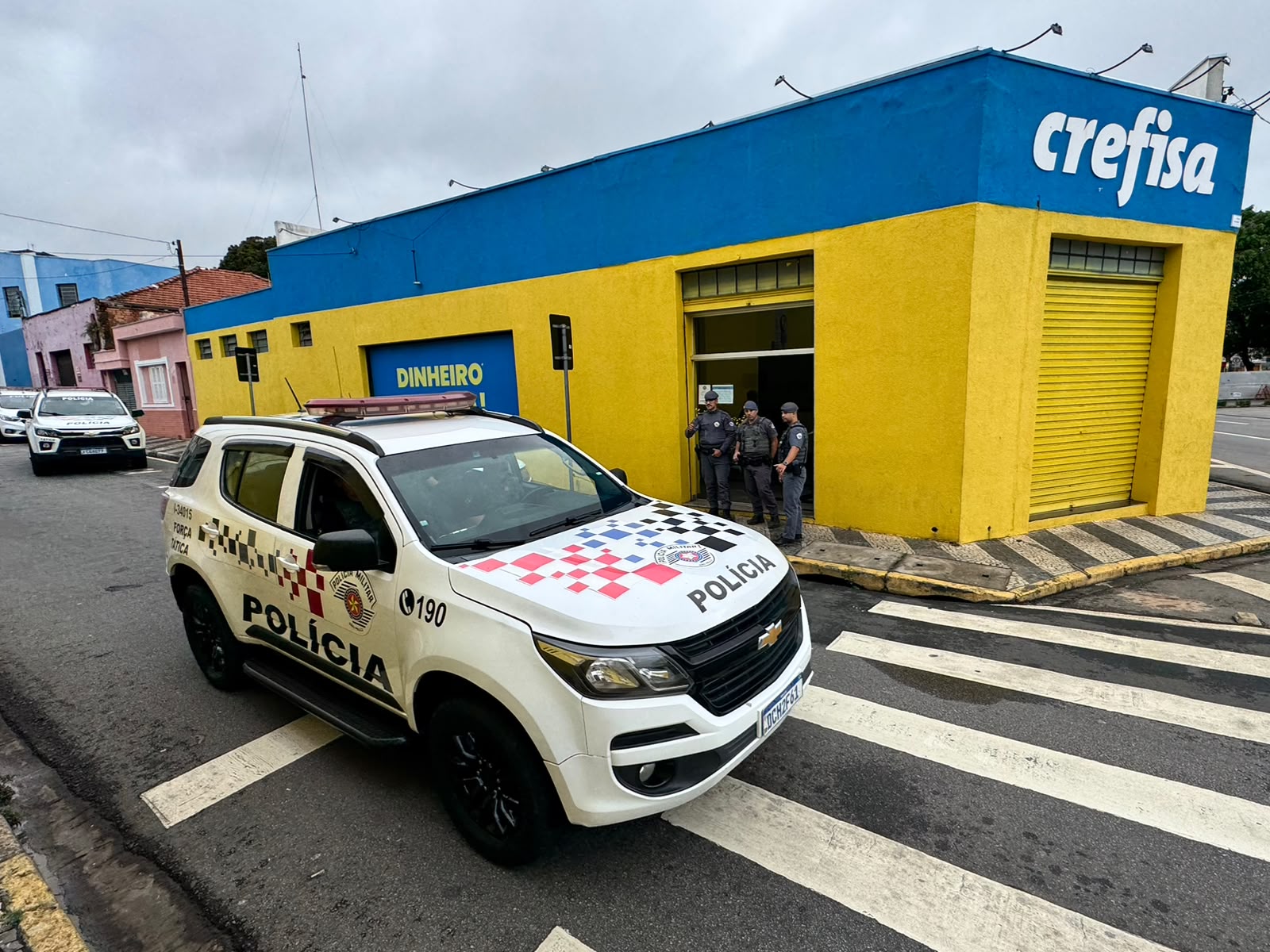 Ladrões invadem instituição financeira em Bragança Paulista