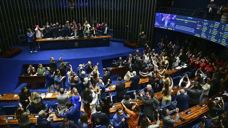 Fim da escala 6×1 e redução da jornada de trabalho são aprovados