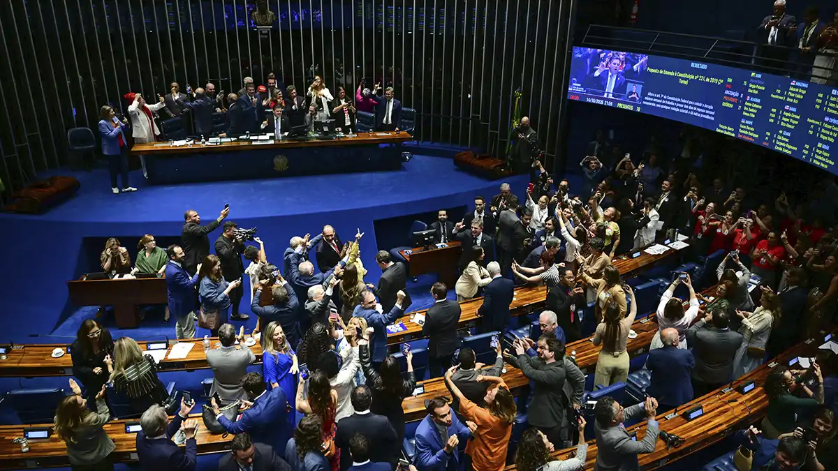 Fim da escala 6×1 e redução da jornada de trabalho são aprovados