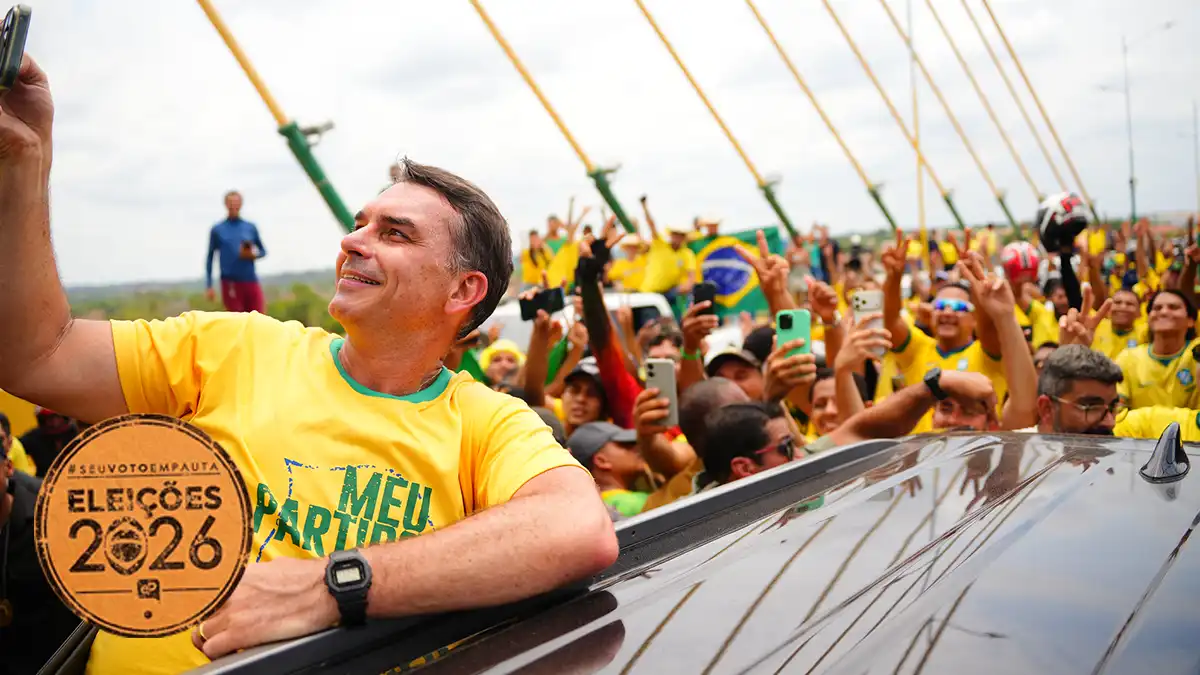 Apoiadores de Flávio Bolsonaro realizam duas carreatas em Bragança Paulista