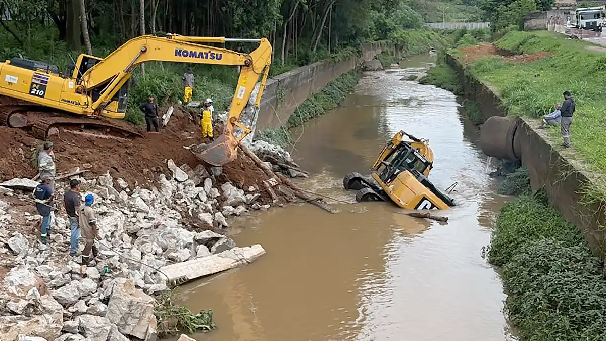 Obra de restauração de ponte registra incidente