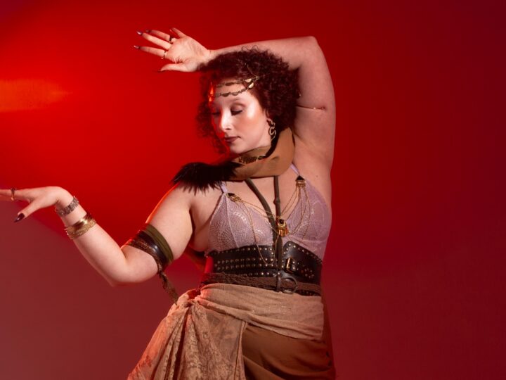 Cantora Tchella faz pocket show dia 23 na Garaginha
