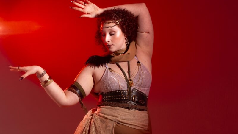 Cantora Tchella faz pocket show dia 23 na Garaginha